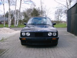 BMW E30 320i